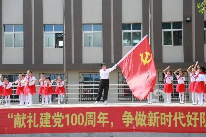 AIGC龙纪元!七彩虹发布龙年限定板卡「甲辰智龙」