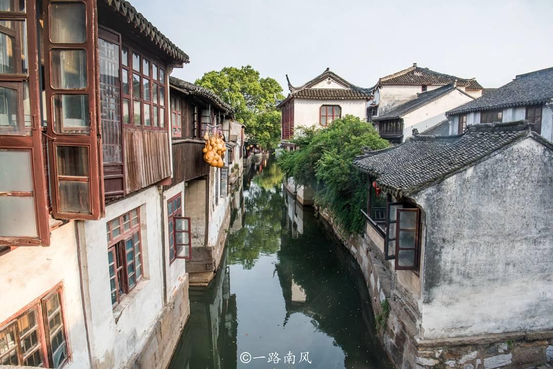 在更多领域更大范围“高效办成一件事”